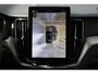 Volvo XC60 T6 Plug-in hybrid AWD Ultra Black Edition | Head-up display | Adaptive Cruise & Pilot Assist | Luchtvering | Panoramisch Schuif-/Kanteldak | 360-Camera | Harman Kardon Premium Audio | Draadloze Telefoonlader