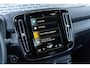 Volvo XC40 B4 Inscription | Navigatie | Adaptieve Cruise Control | Lederen Bekleding | 360° Parkeercamera | Stoel-/Stuur-/Voorruitverwarming | DAB | High Performance Audio | Elek. Stoelen | Memory | LED Koplampen | Apple CarPlay & Android Auto