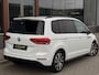 Volkswagen Touran 1.5 TSI Highline Business R 7p | ACC | Achteruitrijcamera | Stoelverwarming V+A | Elek. Trekhaak | Apple Carplay |