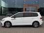 Volkswagen Touran 1.5 TSI Highline Business R 7p | ACC | Achteruitrijcamera | Stoelverwarming V+A | Elek. Trekhaak | Apple Carplay |