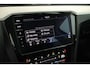 Volkswagen Passat Variant 1.5 TSI 150pk DSG Business HUD Trekhaak Camera Keyless Navigatie Voorruitverwarming