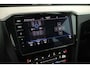 Volkswagen Passat Variant 1.5 TSI 150pk DSG Business HUD Trekhaak Camera Keyless Navigatie Voorruitverwarming