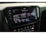 Volkswagen Passat Variant 1.5 TSI 150pk DSG Business HUD Trekhaak Camera Keyless Navigatie Voorruitverwarming
