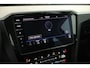 Volkswagen Passat Variant 1.5 TSI 150pk DSG Business HUD Trekhaak Camera Keyless Navigatie Voorruitverwarming