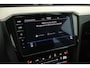 Volkswagen Passat Variant 1.5 TSI 150pk DSG Business HUD Trekhaak Camera Keyless Navigatie Voorruitverwarming