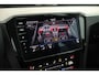 Volkswagen Passat Variant 1.5 TSI 150pk DSG Business HUD Trekhaak Camera Keyless Navigatie Voorruitverwarming