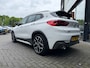 BMW X2 sDrive20i 192pk M-Sport,LED,Schuifdak,HUD,NaviPro,Stoelverw,Dealer OH,Clima,Cruise,