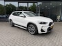 BMW X2 sDrive20i 192pk M-Sport,LED,Schuifdak,HUD,NaviPro,Stoelverw,Dealer OH,Clima,Cruise,