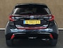 Toyota Yaris 1.5 Hybrid Executive - ORIGINEEL NEDERLANDSE AUTO - PANORAMADAK - HEAD-UP DISPLAY - PARKEERSENSOREN VOOR EN ACHTER - ACHTERUITRIJ CAMERA - STUUR EN STOEL VERWARMING - DRAADLOZE TELEFOONLADER - ADAPTIVE CRUISE CONTROL