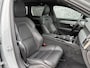 Volvo V90 2.0 T8 Plug-in Hybrid AWD Ultra Dark | PHEV | Bowers Wilkins Audio | Luchtvering | Lichtmetalen Velgen 20 inch | Sportstoelen | Head-up Display | Panoramadak | Keyless Entry | Elektrische Achterklep | BLIS | Cruise Control Adaptief | Navigatie
