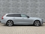 Volvo V90 2.0 T8 Plug-in Hybrid AWD Ultra Dark | PHEV | Bowers Wilkins Audio | Luchtvering | Lichtmetalen Velgen 20 inch | Sportstoelen | Head-up Display | Panoramadak | Keyless Entry | Elektrische Achterklep | BLIS | Cruise Control Adaptief | Navigatie