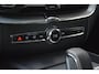 Volvo XC60 T8 Hybride AWD Plus Dark | Head-Up Display | Trekhaak | Harman/Kardon | Panoramadak | Stoel + Stuur Verwarmd |