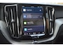 Volvo XC60 T8 Hybride AWD Plus Dark | Head-Up Display | Trekhaak | Harman/Kardon | Panoramadak | Stoel + Stuur Verwarmd |