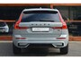 Volvo XC60 T8 Hybride AWD Plus Dark | Head-Up Display | Trekhaak | Harman/Kardon | Panoramadak | Stoel + Stuur Verwarmd |