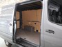 Mercedes-Benz Sprinter 317 CDI L2 H1 | AUT. | PRO | CARPLAY | ANDROID AUTO | CAMERA | AIRCO | CRUISE CONTROL | 3500 KG TREKHAAK | BETIMMERDE LAADRUIMTE | RWD | 3-ZITS | CERTIFIED