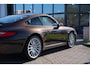 Porsche 911 997.2 3.6 Carrera PDK MK2| 2 eig. | Org.NL NAP | Schuifdak | Volleder | Sportuitlaat | 19 inch | MY 2009 | Macadamia Metallic PTS | Volledig Onderhouden