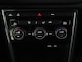 Volkswagen T-Roc 1.5 TSI Sport | Trekhaak | Virtual Cockpit | Carplay | Full LED | Adaptive cruise | Navigatie | Climate control | Parkeerhulp | Bluetooth | 17'' | Getint glas