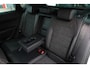 SEAT Ateca 1.5 TSI FR Business Intense 150PK / 110kW DSG, Achteruitrijcamera (rear view), parkeersensoren voor en achter (pdc), dodehoekdetectie (side assist), draadloos Apple Carplay & Android Auto, navigatie, verwarmbare voorstoelen, verwarmbaar stuurwiel, alcantara interieur, digitaal instrumentenpaneel, adaptieve cruise control (acc), grootlichtassistent, 19'' LMV 'Exclusive Cosmo Grey', keyless start & entry, elektrisch verstel-, verwarm- en inklapbare buitenspiegels etc.
