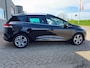 Renault Clio Estate 0.9 TCe Night&Day van 2de Eig met parkeersensoren en trekhaak en navigatie en bluetooth telefoon / media