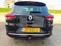 Renault Clio Estate 0.9 TCe Night&Day van 2de Eig met parkeersensoren en trekhaak en navigatie en bluetooth telefoon / media