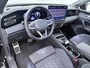 Volkswagen Tiguan 1.5 eHybrid R-Line | Pano Dak | Trekhaak | Side Assist | ACC | 360 Camera | Stuur-/Stoelverwarming | Black style | 19'' |