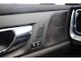 Volvo V60 B3 163PK R-Design | Panoramisch schuif-/kanteldak | Semi elektr. trekhaak | Premium audio by Harman/Kardon | Elektr. bed. voorstoelen met geheugen | Verwarmbare voorstoelen | Verwarmbaar stuurwiel | Blind spot | Keyless entry | DAB | Apple carplay | Elektrische achterklep | Achterbank verwarmbaar |
