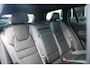 Volvo V60 B3 163PK R-Design | Panoramisch schuif-/kanteldak | Semi elektr. trekhaak | Premium audio by Harman/Kardon | Elektr. bed. voorstoelen met geheugen | Verwarmbare voorstoelen | Verwarmbaar stuurwiel | Blind spot | Keyless entry | DAB | Apple carplay | Elektrische achterklep | Achterbank verwarmbaar |