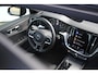 Volvo V60 B3 163PK R-Design | Panoramisch schuif-/kanteldak | Semi elektr. trekhaak | Premium audio by Harman/Kardon | Elektr. bed. voorstoelen met geheugen | Verwarmbare voorstoelen | Verwarmbaar stuurwiel | Blind spot | Keyless entry | DAB | Apple carplay | Elektrische achterklep | Achterbank verwarmbaar |