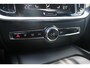 Volvo V60 B3 163PK R-Design | Panoramisch schuif-/kanteldak | Semi elektr. trekhaak | Premium audio by Harman/Kardon | Elektr. bed. voorstoelen met geheugen | Verwarmbare voorstoelen | Verwarmbaar stuurwiel | Blind spot | Keyless entry | DAB | Apple carplay | Elektrische achterklep | Achterbank verwarmbaar |
