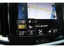 Volvo V60 B3 163PK R-Design | Panoramisch schuif-/kanteldak | Semi elektr. trekhaak | Premium audio by Harman/Kardon | Elektr. bed. voorstoelen met geheugen | Verwarmbare voorstoelen | Verwarmbaar stuurwiel | Blind spot | Keyless entry | DAB | Apple carplay | Elektrische achterklep | Achterbank verwarmbaar |