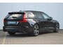 Volvo V60 B3 163PK R-Design | Panoramisch schuif-/kanteldak | Semi elektr. trekhaak | Premium audio by Harman/Kardon | Elektr. bed. voorstoelen met geheugen | Verwarmbare voorstoelen | Verwarmbaar stuurwiel | Blind spot | Keyless entry | DAB | Apple carplay | Elektrische achterklep | Achterbank verwarmbaar |
