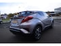 Toyota C-HR / C-HR+ 1.8 HYBRID DYNAMIC STOELVERW. AD-CRUISE NAVI KEYLESS PARK-SENSOREN CAMERA NL-AUTO