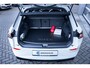 Volkswagen T-Roc R-Line First Edition | 'App-Connect' draadloze smartphone integratie | 30,5 cm display met 2D en 3D weergave | Automatische afstandsregeling (Adaptive Cruise Control)
