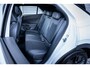 Volkswagen T-Roc R-Line First Edition | 'App-Connect' draadloze smartphone integratie | 30,5 cm display met 2D en 3D weergave | Automatische afstandsregeling (Adaptive Cruise Control)