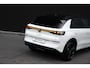 Volkswagen T-Roc R-Line First Edition | 'App-Connect' draadloze smartphone integratie | 30,5 cm display met 2D en 3D weergave | Automatische afstandsregeling (Adaptive Cruise Control)