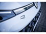 Volkswagen T-Roc R-Line First Edition | 'App-Connect' draadloze smartphone integratie | 30,5 cm display met 2D en 3D weergave | Automatische afstandsregeling (Adaptive Cruise Control)