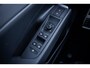 Volkswagen T-Roc R-Line First Edition | 'App-Connect' draadloze smartphone integratie | 30,5 cm display met 2D en 3D weergave | Automatische afstandsregeling (Adaptive Cruise Control)