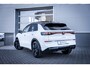Volkswagen T-Roc R-Line First Edition | 'App-Connect' draadloze smartphone integratie | 30,5 cm display met 2D en 3D weergave | Automatische afstandsregeling (Adaptive Cruise Control)