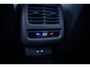 Volkswagen T-Roc R-Line First Edition | 'App-Connect' draadloze smartphone integratie | 30,5 cm display met 2D en 3D weergave | Automatische afstandsregeling (Adaptive Cruise Control)