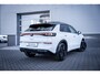 Volkswagen T-Roc R-Line First Edition | 'App-Connect' draadloze smartphone integratie | 30,5 cm display met 2D en 3D weergave | Automatische afstandsregeling (Adaptive Cruise Control)