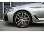 BMW 5-Serie 545e xDrive M-SPORT / SCHUIFDAK / M-PERF. SEATS / LASER / HARMAN KARDON / SOFTCLOSE / HUD / INDIVIDUAL DONNINGTON GREY
