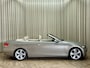 BMW 3-Serie Cabrio 325i High Executive E93 / 3.0L / 6-Cilinder / 218 PK / Automaat / M Sport Leder / Navi Pro / Memory / Xenon / Keyless / Telefoon / Bj. 2008