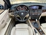 BMW 3-Serie Cabrio 325i High Executive E93 / 3.0L / 6-Cilinder / 218 PK / Automaat / M Sport Leder / Navi Pro / Memory / Xenon / Keyless / Telefoon / Bj. 2008