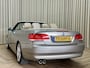 BMW 3-Serie Cabrio 325i High Executive E93 / 3.0L / 6-Cilinder / 218 PK / Automaat / M Sport Leder / Navi Pro / Memory / Xenon / Keyless / Telefoon / Bj. 2008