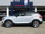 Volvo XC40 Recharge P8 AWD R-Design / 408 Pk / Automaat / NL-Auto / Dealer-Onderhouden / Leder-Alcantara / Digitaal-Dashboard / Keyless / LED / DAB / Navi / Apple-Carplay&Android-Auto / Stuur+Stoelverwarming / Adaptieve Cruise-Control / Climate-Control / ELKTR-Achterklep / ELKTR-Wegklapbare Trekhaak / PDC / LMV20'' / ENZ.