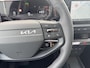 Kia EV2 Plus 61 kWh 1.000,- Inruilkorting | Privacy Glass | 18" lichtmetalen velgen | Warmtewerend glas rondom | Draadloze oplader voor smartphone