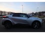 Toyota C-HR / C-HR+ 2.0 PLUG-IN HYBRID 220 EXECUTIVE ANDROID/APPLE AD-CRUISE JBL-AUDIO BLIND SPOT STOEL/ STUURVERWARM. 19" LM-VELGEN
