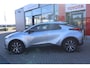 Toyota C-HR / C-HR+ HYBRID 140 DYNAMIC APPLE/ANDROID BLIND-SPOT KEYLESS PARKSENSOREN PARKCAMERA AD-CRUISE NL-AUTO