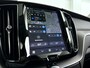 Volvo XC60 T8 Plug-in hybrid AWD Ultra Dark | SOH 100% | Panoramadak | 360° camera | Luchtvering | Harman Kardon | Stoel- en Stuurverwarming | Trekhaak