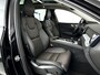 Volvo XC60 T8 Plug-in hybrid AWD Ultra Dark | SOH 100% | Panoramadak | 360° camera | Luchtvering | Harman Kardon | Stoel- en Stuurverwarming | Trekhaak